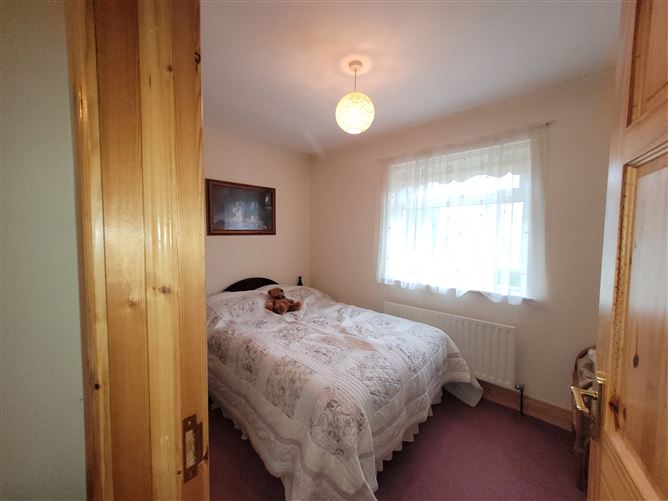 No .4 Larkfield Lawns, Dromahair, Leitrim