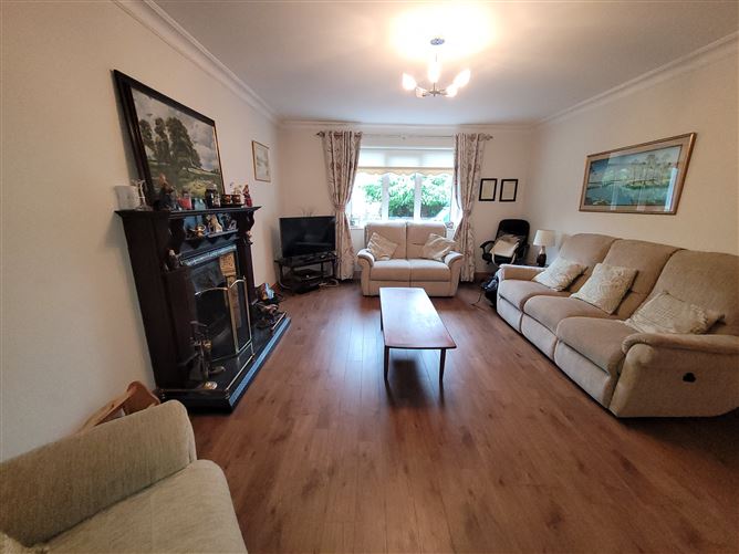 No .4 Larkfield Lawns, Dromahair, Leitrim