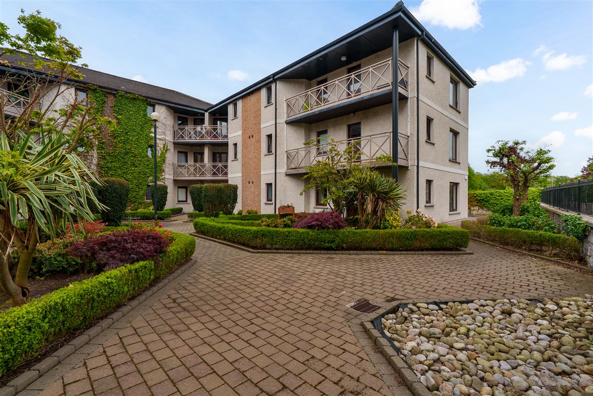 34 Ronayn's Court, Rochestown, Cork
