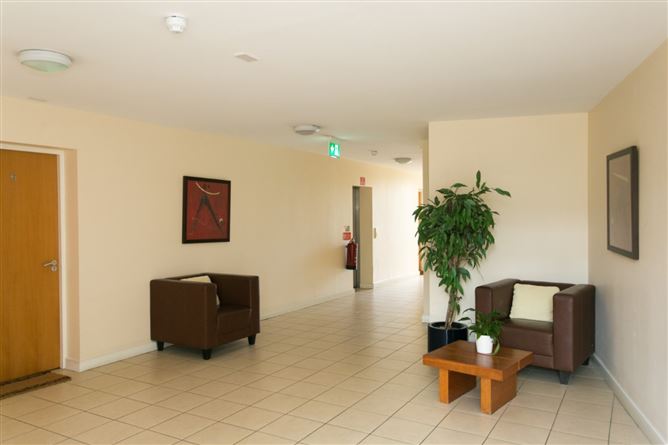 13 Rockbrae Hall, Ticknock Hill, Sandyford, Dublin 18