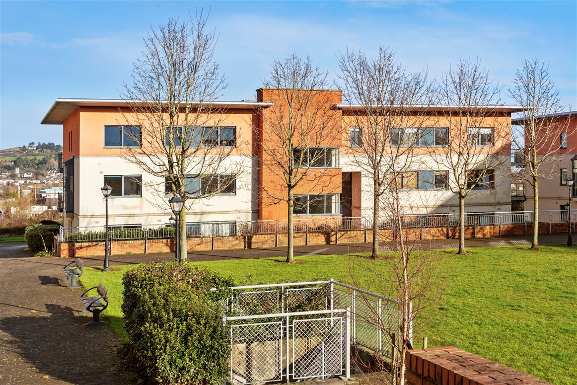 111 East Courtyard, Tullyvale, Cabinteely, Dublin 18