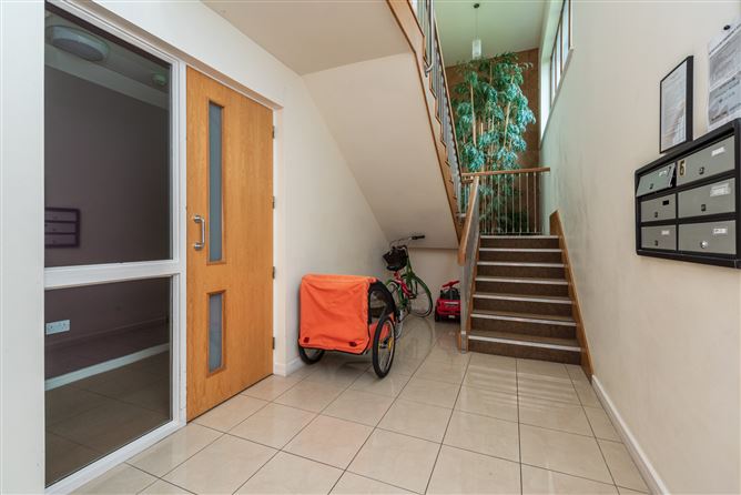 https://photos-a.propertyimages.ie/media/0/4/4/4943440/cb974db3-118c-4a1f-bf45-24dd7c71b81a_l.jpg