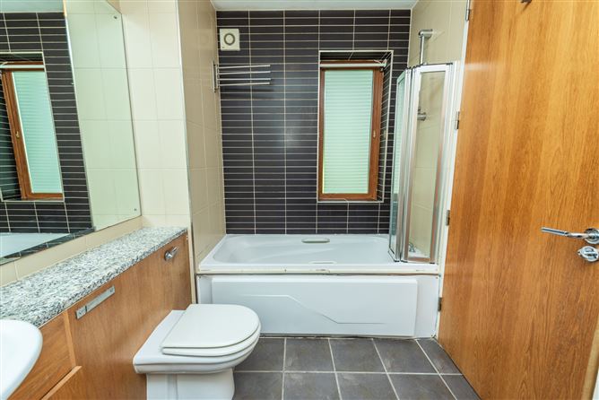 https://photos-a.propertyimages.ie/media/0/4/4/4943440/cb974db3-118c-4a1f-bf45-24dd7c71b81a_l.jpg