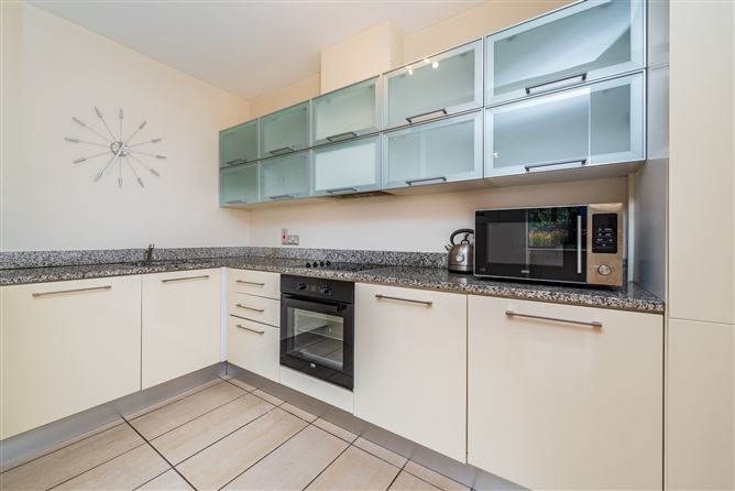 https://photos-a.propertyimages.ie/media/0/4/4/4943440/cb974db3-118c-4a1f-bf45-24dd7c71b81a_l.jpg