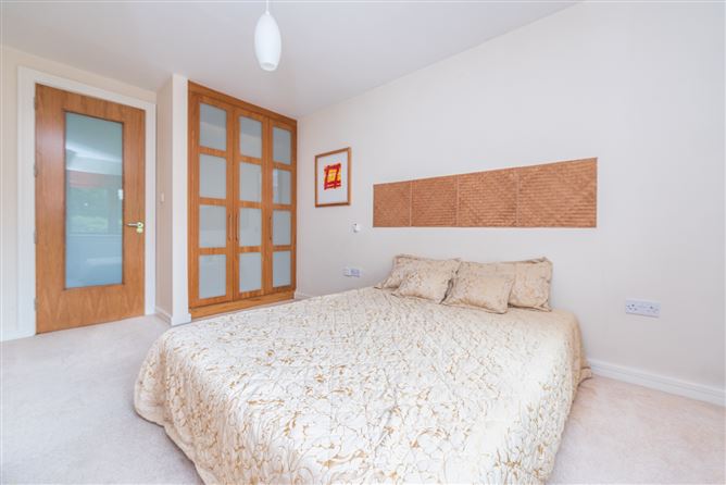 https://photos-a.propertyimages.ie/media/0/4/4/4943440/cb974db3-118c-4a1f-bf45-24dd7c71b81a_l.jpg