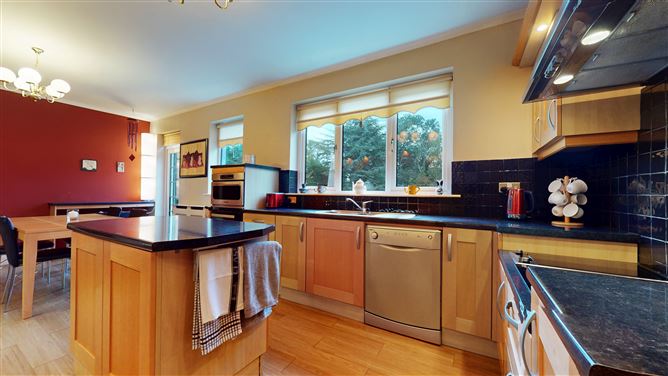 https://photos-a.propertyimages.ie/media/0/4/4/4962440/e6b2dfd5-af3c-4078-b778-198aad2f522e_l.jpg