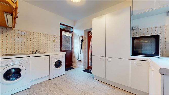 https://photos-a.propertyimages.ie/media/0/4/4/4962440/e6b2dfd5-af3c-4078-b778-198aad2f522e_l.jpg