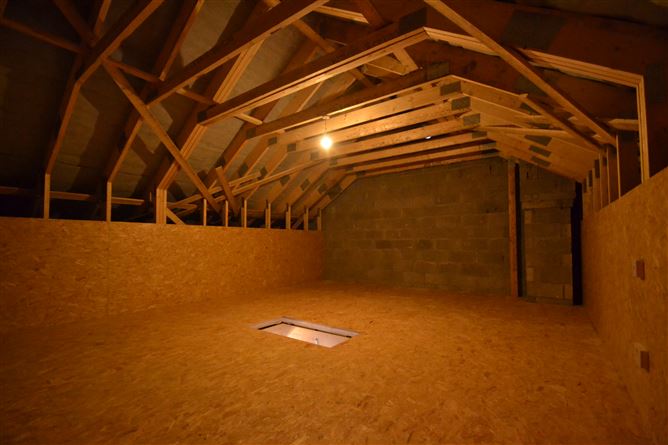 https://photos-a.propertyimages.ie/media/0/4/5/4957540/dd426f95-cb9c-4848-a209-29e76634e474_l.jpg