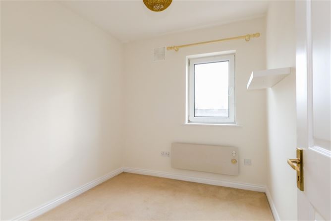 25 Glenmore, College Road, Galway