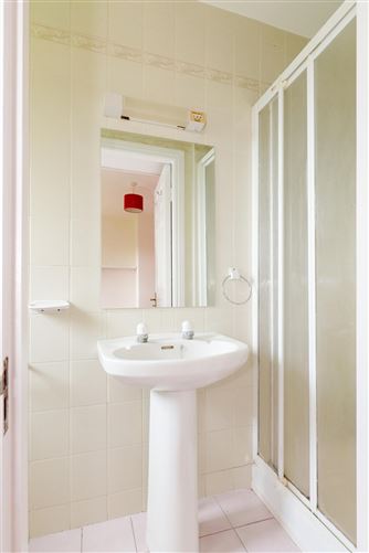 25 Glenmore, College Road, Galway