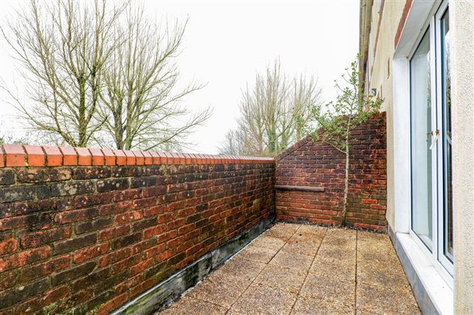 25 Glenmore, College Road, Galway