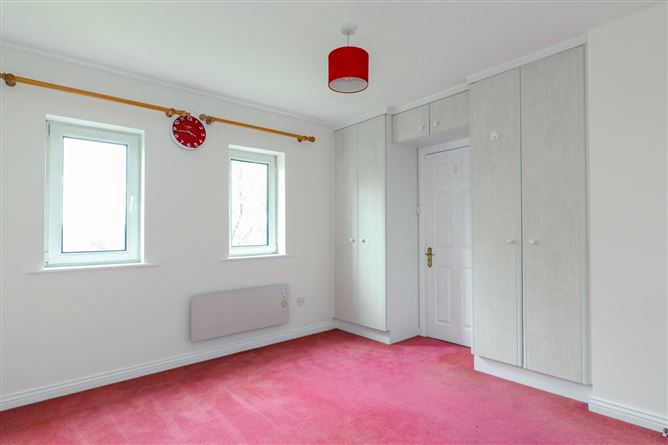 25 Glenmore, College Road, Galway