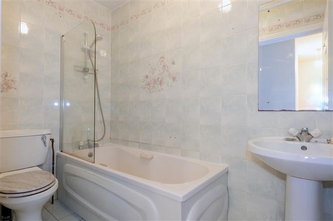 25 Glenmore, College Road, Galway