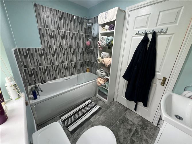 4 Sycamore Drive, Ballymoe, Galway