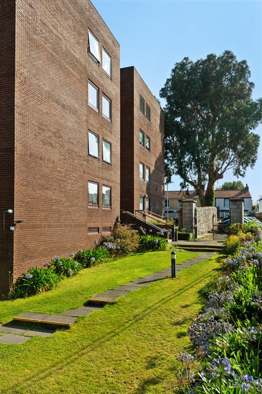 16 Gowran Hall, Ballygihen Avenue, Sandycove, Co. Dublin