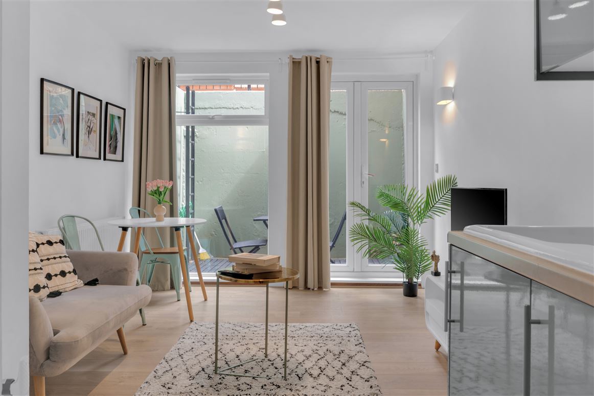 Golden Shadow,London,Greater London,United Kingdom