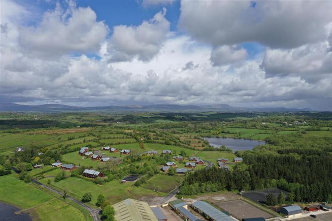12 Drumcoura Lake Resort, Ballinamore, Leitrim