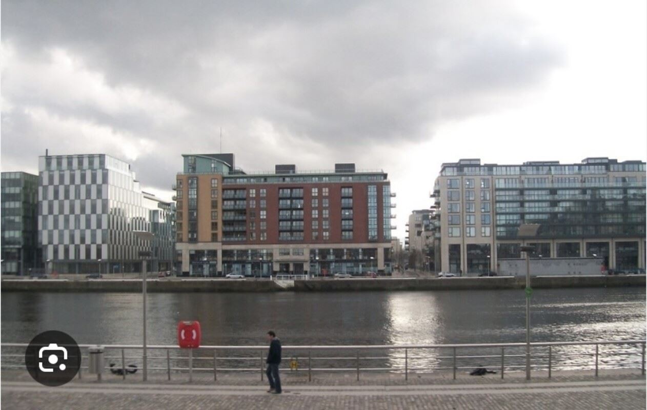 En-suite in an 2 bedroom apt in Sir, Dublin