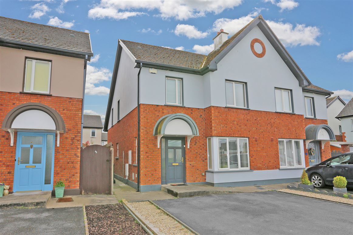 42 Cluainin, Shannon, Co. Clare