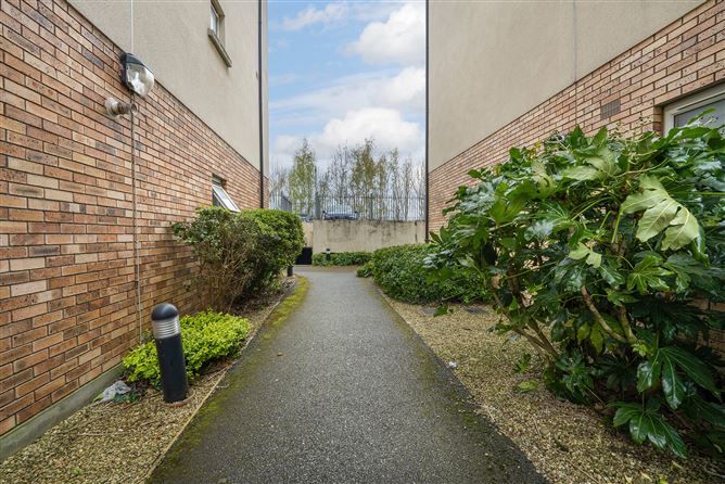 15 Eaton Green, Rathcoole, Co. Dublin