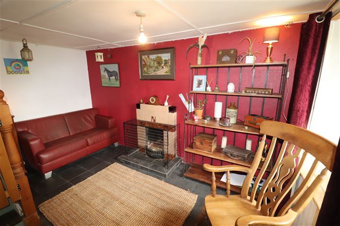 https://photos-a.propertyimages.ie/media/0/5/1/4682150/6f841c6f-cf12-4243-8a14-d942a4a0ee01_l.jpg