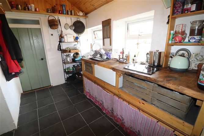 https://photos-a.propertyimages.ie/media/0/5/1/4682150/6f841c6f-cf12-4243-8a14-d942a4a0ee01_l.jpg