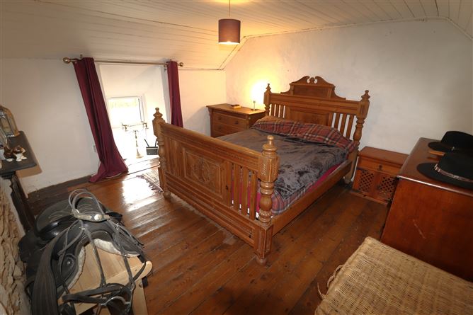 https://photos-a.propertyimages.ie/media/0/5/1/4682150/6f841c6f-cf12-4243-8a14-d942a4a0ee01_l.jpg