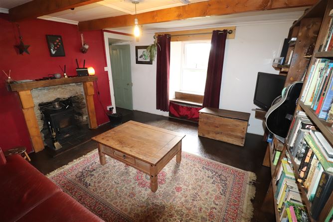 https://photos-a.propertyimages.ie/media/0/5/1/4682150/6f841c6f-cf12-4243-8a14-d942a4a0ee01_l.jpg