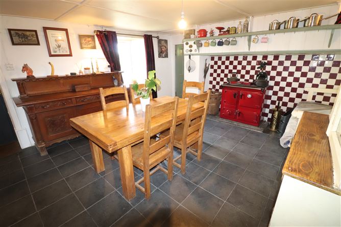 https://photos-a.propertyimages.ie/media/0/5/1/4682150/6f841c6f-cf12-4243-8a14-d942a4a0ee01_l.jpg