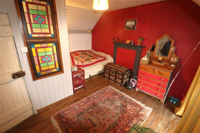 https://photos-a.propertyimages.ie/media/0/5/1/4682150/6f841c6f-cf12-4243-8a14-d942a4a0ee01_l.jpg