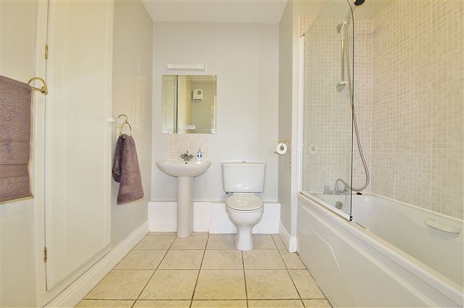 302 Grace Park Manor, Drumcondra, Dublin 9