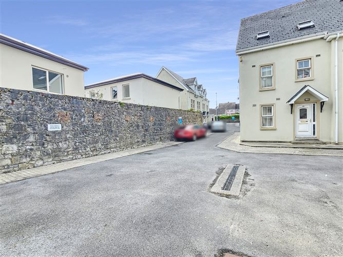 18 Parnell Court, Summerhill, Ennis, Co. Clare