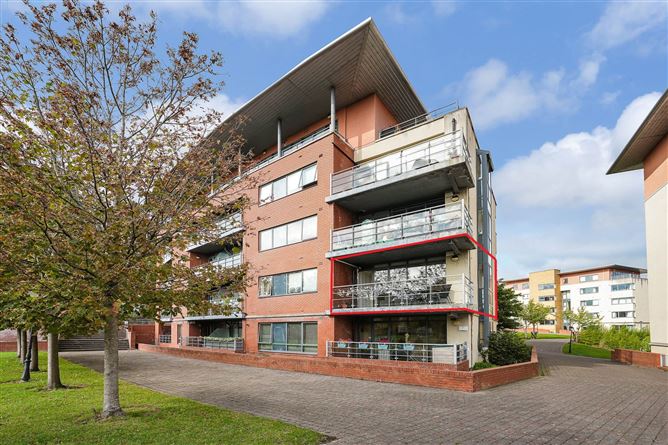 52 The Oval, Tullyvale, Cabinteely, Dublin 18