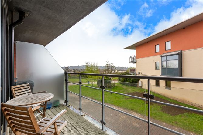 72 The Oval, Tullyvale, Cabinteely, Dublin 18