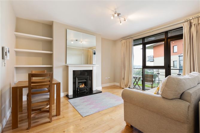 72 The Oval, Tullyvale, Cabinteely, Dublin 18