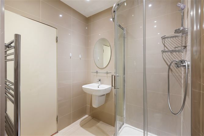 72 The Oval, Tullyvale, Cabinteely, Dublin 18