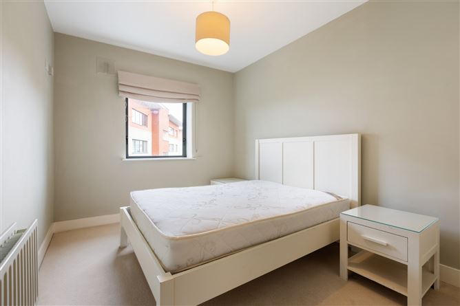 72 The Oval, Tullyvale, Cabinteely, Dublin 18