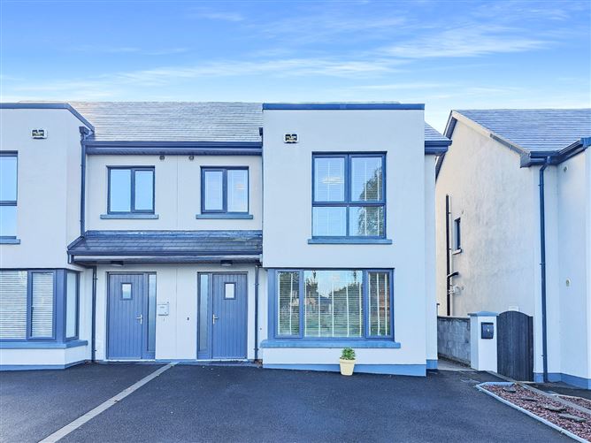 5 Curate's Court, Roslevan, Ennis, Co. Clare