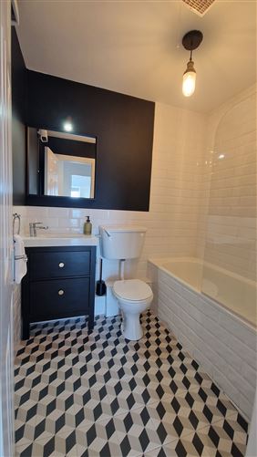 https://photos-a.propertyimages.ie/media/0/5/4/4997450/63dcf701-862a-4e24-9a74-72f413c82efb_l.jpg