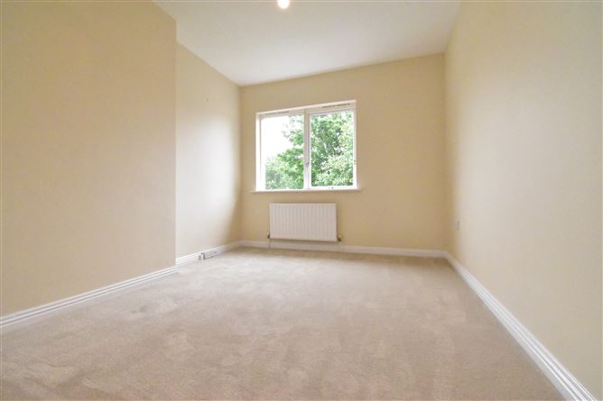 1 Earlsfort Park, Lucan, Dublin