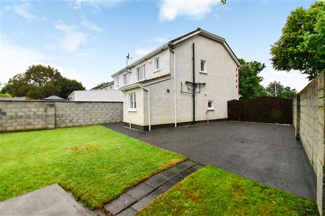1 Earlsfort Park, Lucan, Dublin