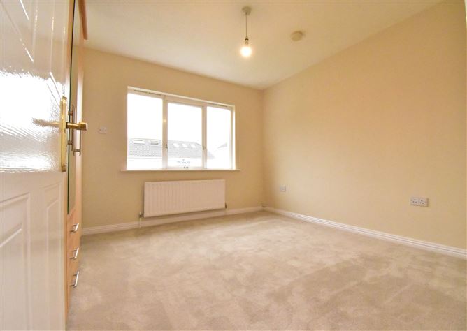 1 Earlsfort Park, Lucan, Dublin