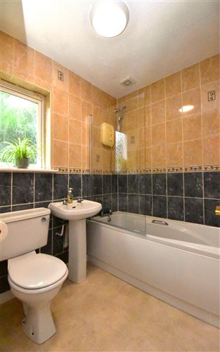 1 Earlsfort Park, Lucan, Dublin