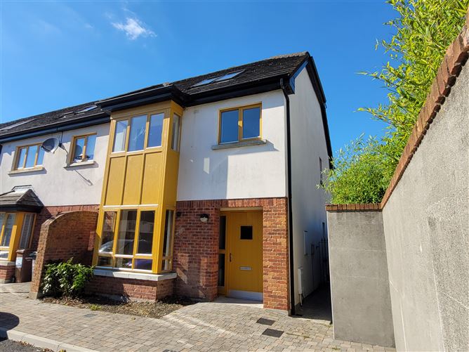 8 The Mews, Ayrefield, Kilkenny.