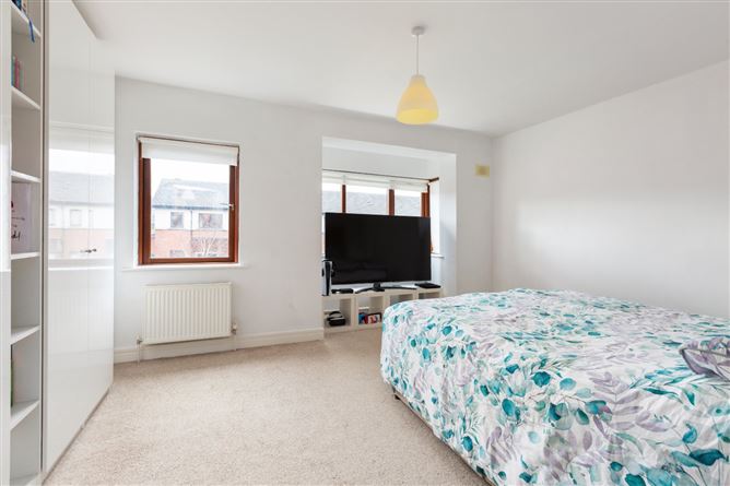 89 The Crescent, Carrickmines Manor, Dublin 18