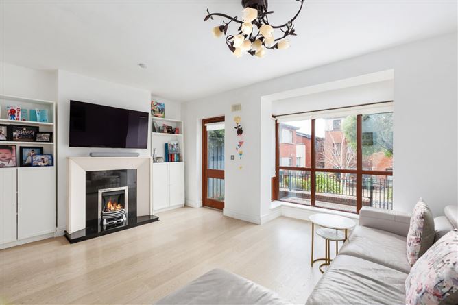 89 The Crescent, Carrickmines Manor, Dublin 18