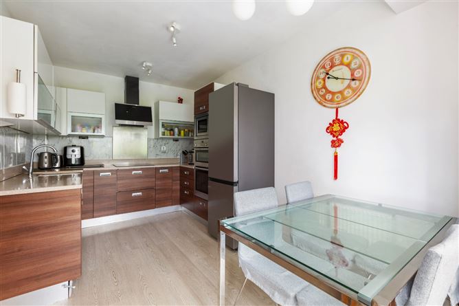 89 The Crescent, Carrickmines Manor, Dublin 18