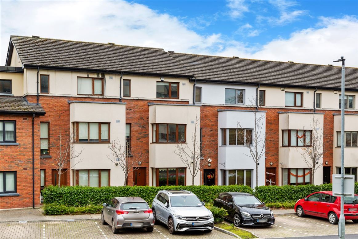 89 The Crescent, Carrickmines Manor, Dublin 18