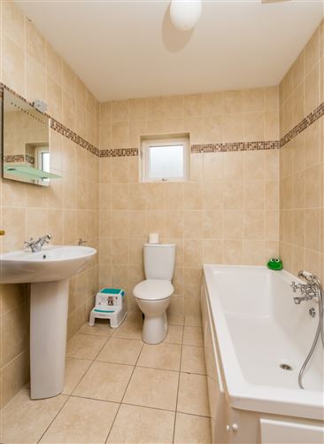 25 Castle Manor, Racecourse Road, Roscommon
