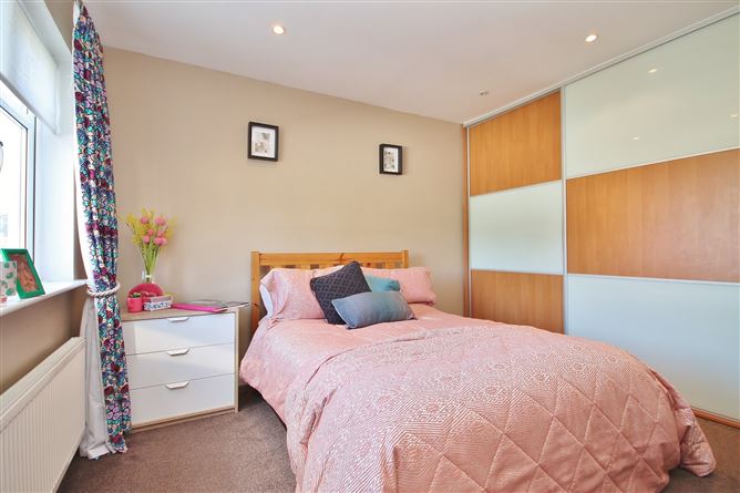 12 Redwood Heights, Kilnamanagh, Dublin 24